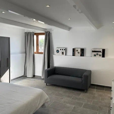 Ity House *